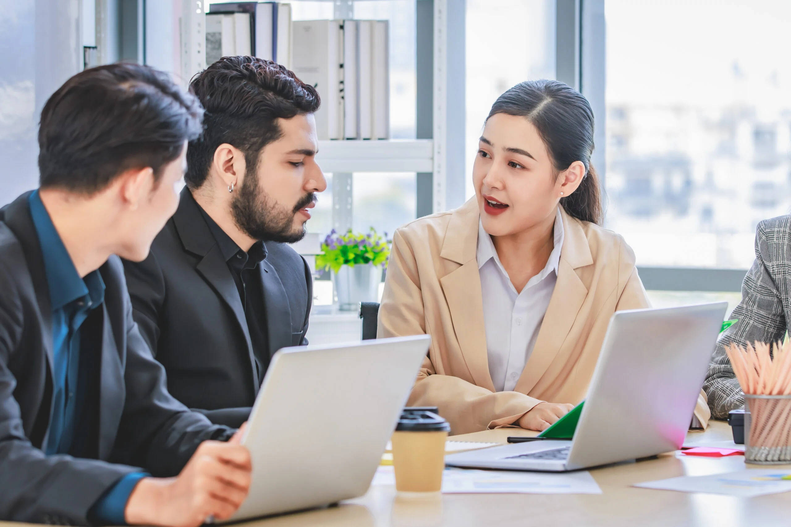 日本用工荒下的企業(yè)困境與外國人就業(yè)機(jī)遇